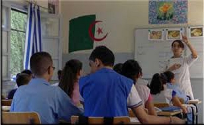انتحار الأطفال واشتغال القاصرات بالدعارة هذا هو مستقبل الأجيال بالجزائر الجديدة