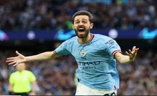 بعدما طلب رونالدو ضمه...نجم مانشستر سيتي يعلن موقفه من الرحيل
