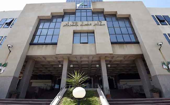الإطاحة بشبكة إجرامية تحترف تزوير دفاتر عائلية وسندات بنكية تستعملها في سفرياتها الى دبي