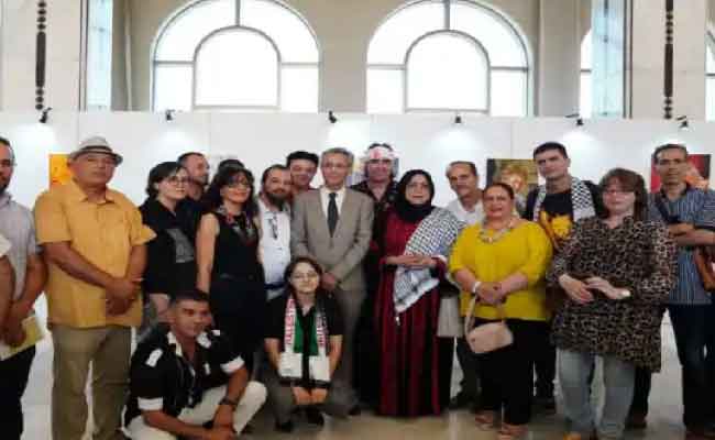 وزير الثقافة يفتتح المعرض الجماعي للفنون التشكيلية تحت شعار “من تحت الركام.. غزة بالألوان”