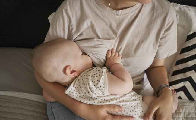 مشاكل شائعة تواجه الأمهات الجدد بعد الولادة