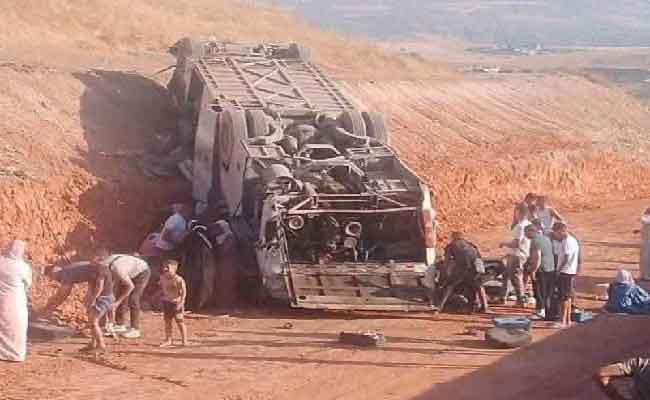 مجزرة مرورية بقسنطينة تخلف 3 وفيات و48 جريحا والوالي يزور المصابين