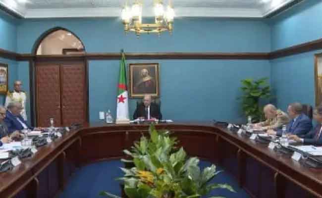 قطاع النقل محور اجتماع تبون مع عدد من الوزراء