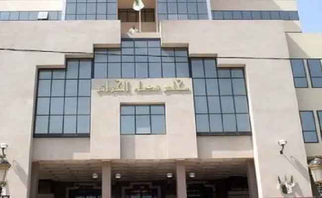 تفكيك شبكة إجرامية تضم موظفين عموميين ومتعامِلين اقتصاديين تحترف تبييض الأموال