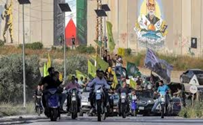 بالدراجات واللباس الأسود...أنصار 