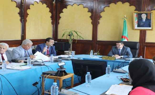 دربال يترأس اجتماع عمل لتسريع وتيرة إنجاز المشاريع قيد الإنجاز