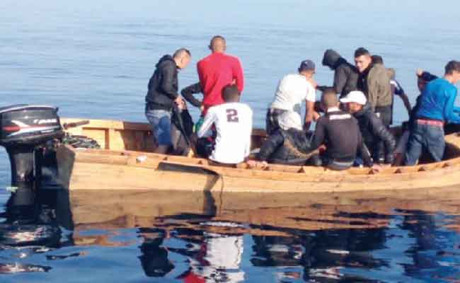 درك وهران يحبط محاولة إبحار سري لـ17 شخصا