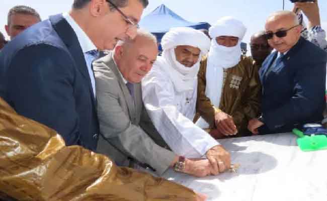 إشراف وزير الصحة على تدشين وتفقد منشآت صحية جديدة بتمنراست وإن ڨزام...