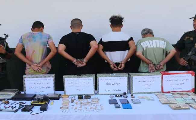 الإطاحة بعصابة إجرامية تحترف السطو على المنازل بالعاصمة