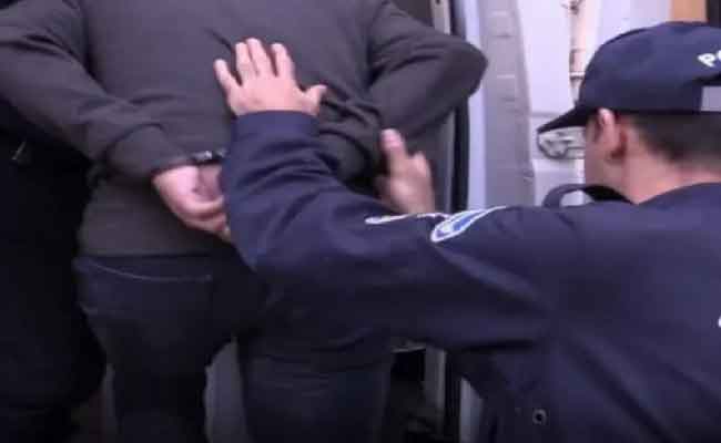 عرقلة حركة المرور تتسبب في توقيف سائف حافلة بالشلف