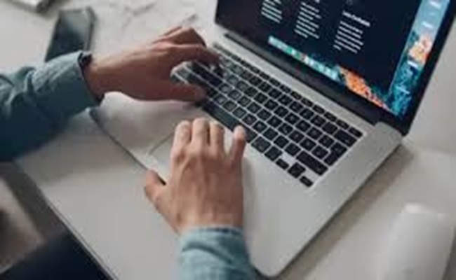 لإطالة عمر الكمبيوتر...توقف عن هذه الأمور فوراً