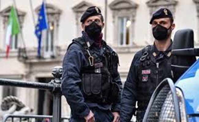 إيطاليا تفكك شبكة متهمة بتحويل أموال المخدرات إلى ذهب