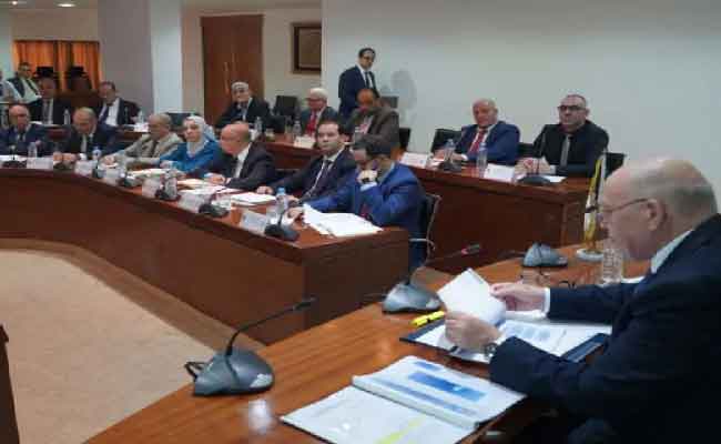 بشير يبحث مع مجمع ELEC EL DJAZAIR تطوير الصناعات الكهربائية والإلكترونية