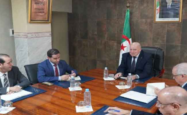 إشراف بشير على تنصيب خير الدين بن عيسى مكلفا بتسيير الأمانة العامة لوزارة الصناعة
