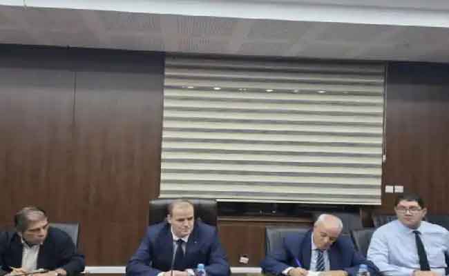 رزيق يناقش مع واضح المسائل المتعلقة بعملية الاستيراد الخاصة بالمؤسسات الناشئة والمصغّرة