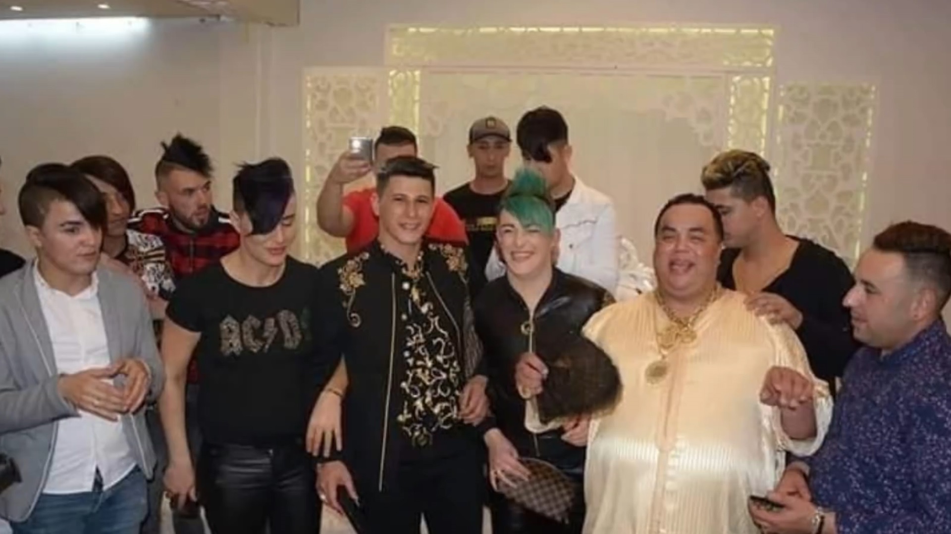 كيف تنتظرون من الجزائريين اسقاط حكم الجنرالات وهم متعودون على الانبطاح والاستلقاء على البطن