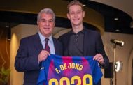 فرينكي دي يونغ يمدّد عقده مع برشلونة حتى 2029...