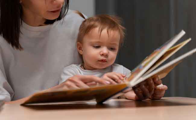 من عمر عام...علامات تدل على ذكاء طفلك تعلمي كيفية اكتشافها