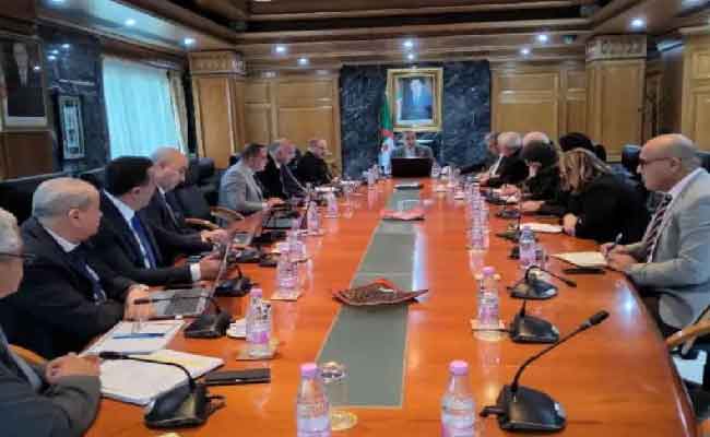 إشراف عجال على اجتماع لمتابعة انتاج الكهرباء والتحضير لصائفة 2026