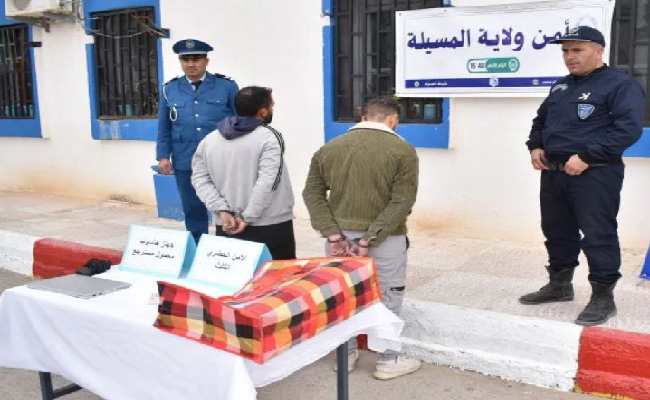 فيديو متداول يطيح بسارق حاسوب  ومشتريه بالمسيلة