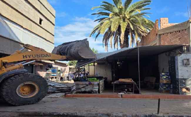 سلطات وهران تزيل السوق الفوضوي بحي البركي