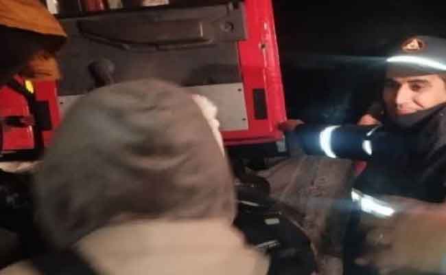 إنقاذ 65 شخصا علقوا داخل مركبات حاصرتها الثلوج