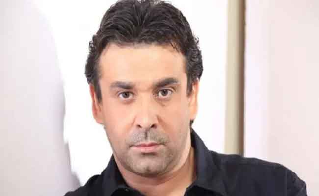 كريم عبد العزيز يدعم والده قبل تكريمه بجائزة إنجاز العمر