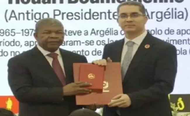 تكريم الرئيسين الراحلين هواري بومدين وأحمد بن بلة من طرف الرئيس الأنغولي