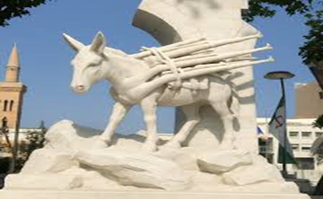 اللقلاق والحمار والتفاحة و 25 مليون شهيد كلهم رفعوا راية الجزائر