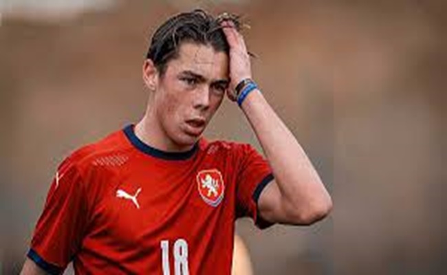 أحرز هاتريك مرتين...إيطاليا تستعد لنزاع قوي لخطف نجل بوفون من منتخب التشيك