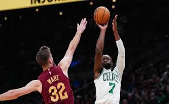 NBA...سيلتيكس يضع حدا لبداية سيكسرز الخالية من الهزيمة