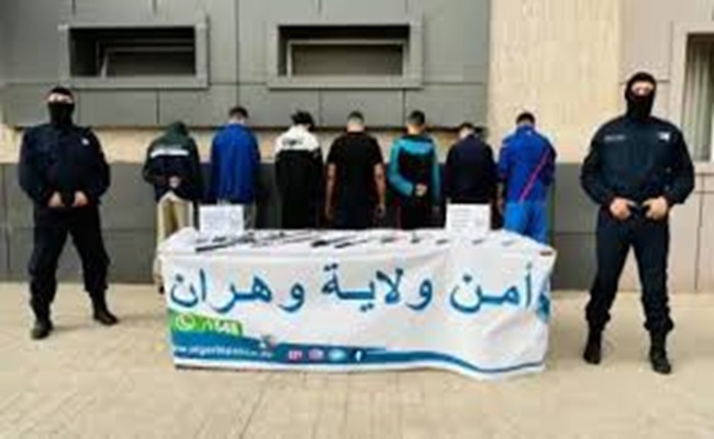 توقيف 7 أشخاص وحجز أسلحة بيضاء محظورة بوهران