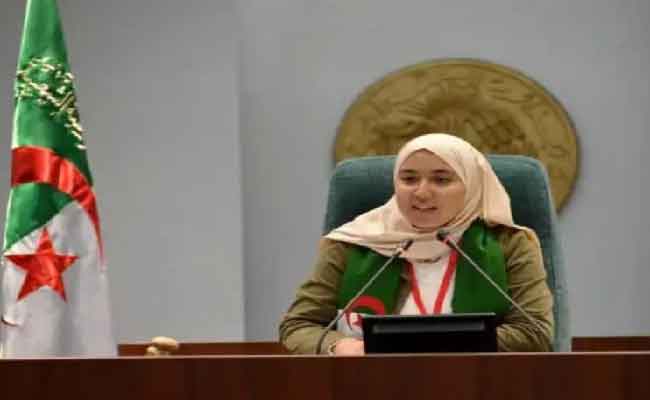 آمنة لقرين رئيسة لأول برلمان للطفل الجزائري