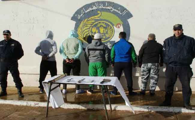 تفكيك عصابة أحياء مدججة بالأسلحة بوهران