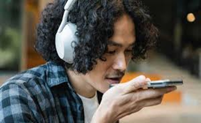 غوغل تطلق ترجمة فورية باستخدام سماعات الرأس وتقنيات Gemini...