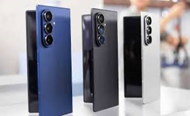 سامسونغ تستعد لإطلاق نوع جديد من الهواتف القابلة للطي...