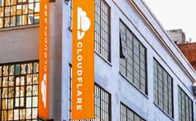 خلل فني يوقف عمل مواقع عالمية على الإنترنت...