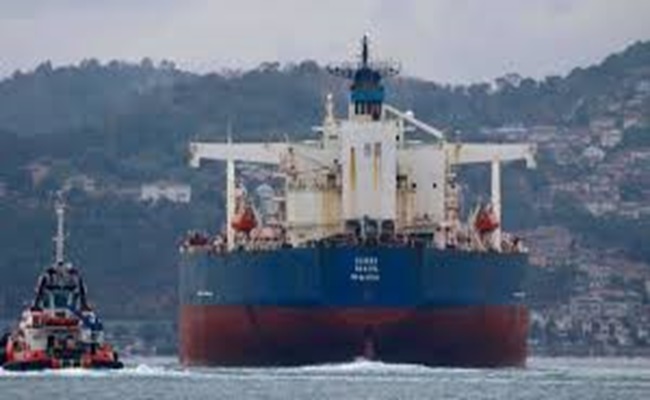 أوكرانيا تتبنى استهداف ناقلتي 