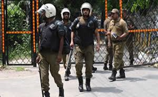 باكستان: اعتقال 12 