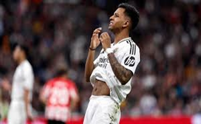 رد حاسم من تشابي ألونسو على تقارير رحيل رودريغو...