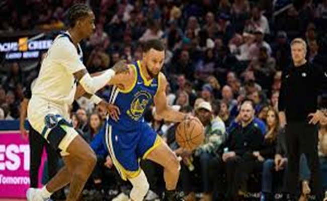 NBA...تمبرولفز يُفسد تسجيل ستيفن كري 39 نقطة في عودته إلى وريورز